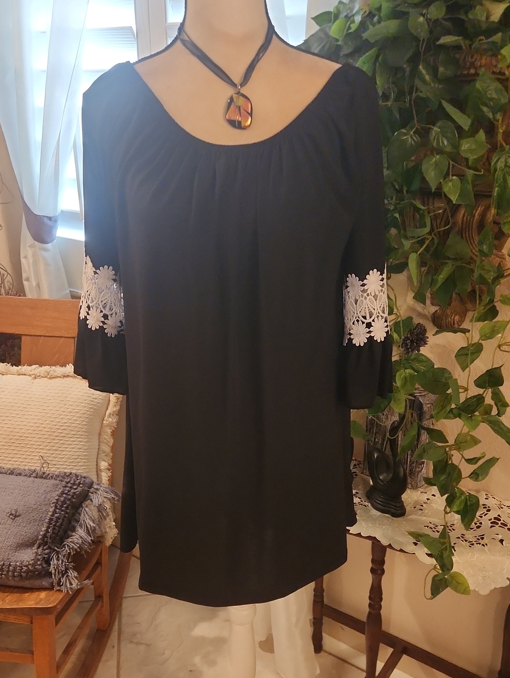 WinWin Black Ruffle Sleeve Tunic